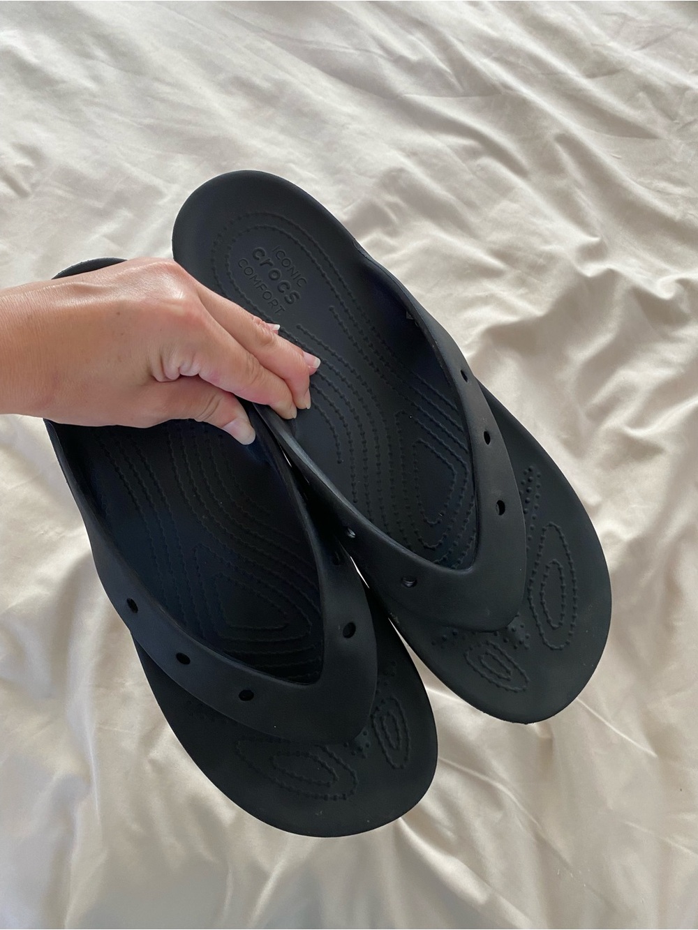 CROCS Black Classic Flip Sandals